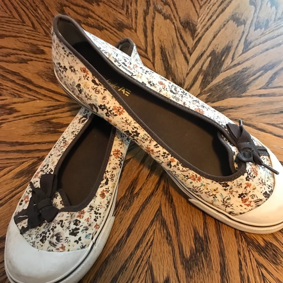 American Eagle Shoes - American Eagle Slip on Tennis Shoes